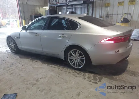 2016 Jaguar Xf 35T Prestige z USA, uszkodzony, nr VIN SAJBK4BVXGCY19207